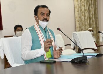 उप मुख्यमंत्री केशव प्रसाद मौर्य ने कोविड-19 की समीक्षा बैठक