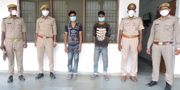 अंबेडकर नगर पुलिस द्वारा मोबाइल चोरों को गिरफ्तार किया गया