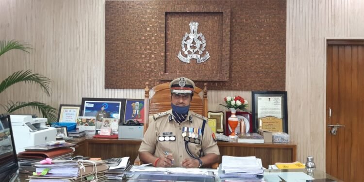 यस यन साबत, अपर पुलिस महानिदेशक, लखनऊ जोन लखनऊ को माननीय मुख्यमंत्री द्वारा उत्कृष्ट सेवा पदक प्रदान किया गया