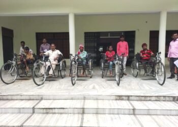 ब्लाक में गुरुवार को दिब्यांगो को ट्राइसाइकिल वितरण किया गया