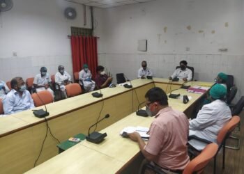 जिलाधिकारी ने टी0वी0 सप्रू चिकित्सालय(बेली) का निरीक्षण किया