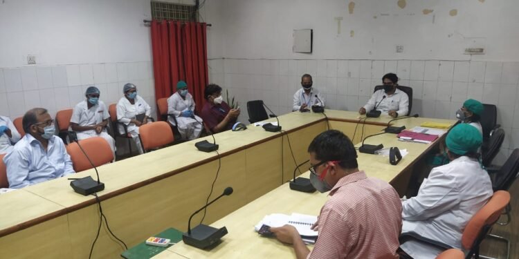 जिलाधिकारी ने टी0वी0 सप्रू चिकित्सालय(बेली) का निरीक्षण किया