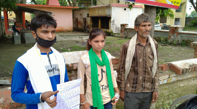 दबंगों ने लगाया 12 साल की मासूम युवती के ऊपर पैसा चोरी का आरोप.