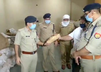 लाल चंदन,सफेद चंदन की लकड़ी बरामद 50 करोड़ कीमत की बताई जा रही लकड़ी.