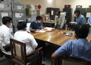 कौशाम्बी जिलाधिकारी अमित कुमार सिंह ने जिले का संभाला कार्यभार