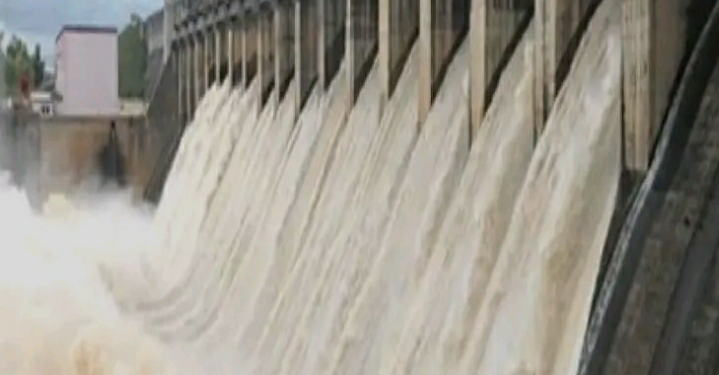 9 सेंटीमीटर अधिक भर गया बरगी बांध तो खोलने पड़े 5 गेट*