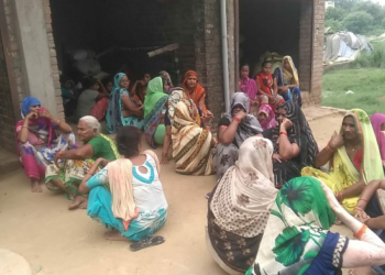 ट्रक ने बाइक सवार को रौंदा , बाइक सवार की हालत गंभीर