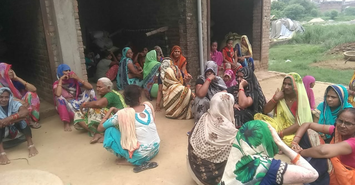 ट्रक ने बाइक सवार को रौंदा , बाइक सवार की हालत गंभीर