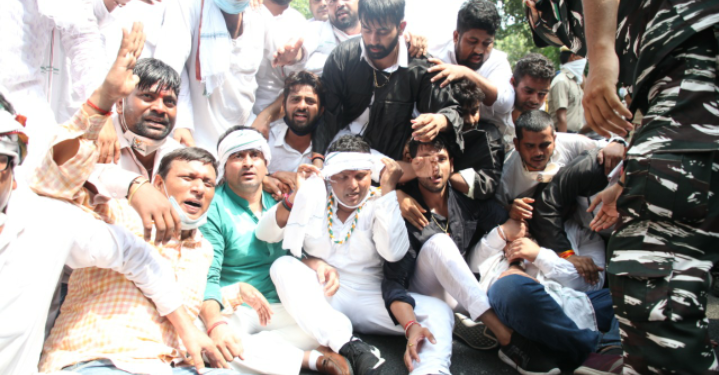 मोदी सरकार द्वारा किसान विरोधी बिल पास होने पर भारतीय युवा कांग्रेस ने किया संसद घेराव