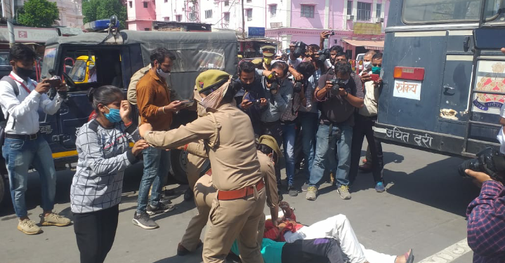 उत्तर प्रदेश सरकार में बेटियां नहीं है सुरक्षित