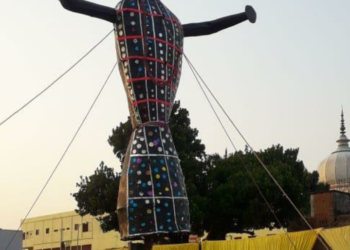 अयोध्या में इस बार जलेगा विशेष तौर पर दिल्ली से आया 55 फिट का रावण