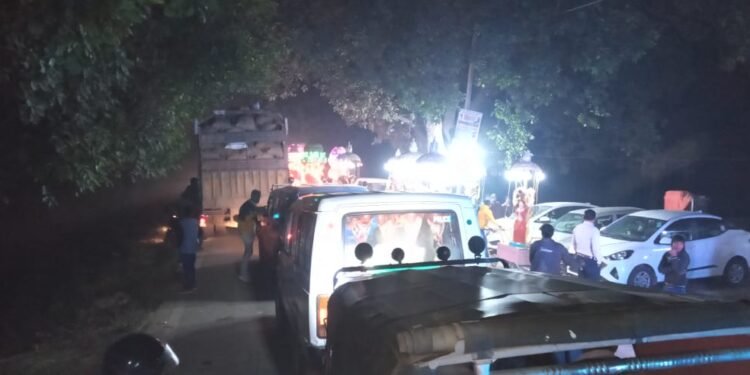 शादी ने बजाया चायल ट्रैफिक का बाजा, घंटों लगा जाम