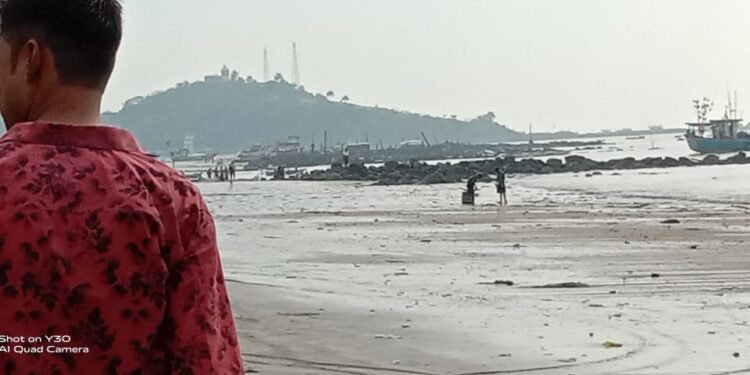 मुंबई बांद्रा के बीच से समुद्र