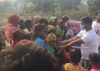 हेल्पिंग ड्रीम्स वेलफेयर सोसाइटी के द्वारा 200 गरीब लोग को सर्दी से बचाने के लिए गर्म कपड़ों का वितरण किया गया.