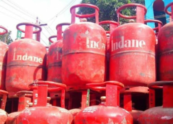 जनता पर भार एक बार फिर गैस सिलेंडर के दामों में 50 रुपए की बढ़ोतरी