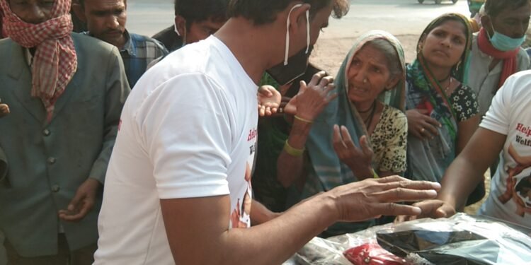 हेलपिंग्ग ड्रीम्स सोसाइटी की टीम की तरफ से आज फिर गर्म कपड़ो का वित्वरण