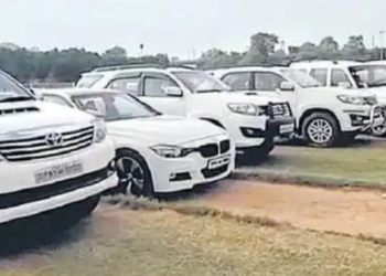 चोरी के वाहनों पर एक्सीडेंट वाहनों के चैचिस नम्बर, ईंजन नम्बर व नम्बर प्लेट लगाकर बेचने वाले अन्र्तराज्यीय गिरोह का पर्दाफास.