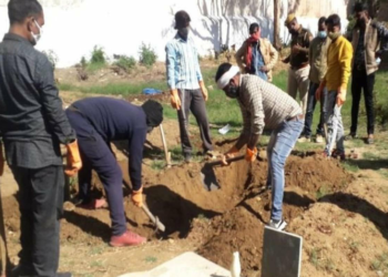 77 दिन बाद कब्र से लाश निकाल कर विवाहिता के शव का पोस्टमार्टम किया।