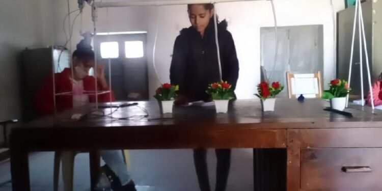 सरकारी स्कूल की छात्रा ने बनया वाटर सेविंग ड्रिप सिस्टम