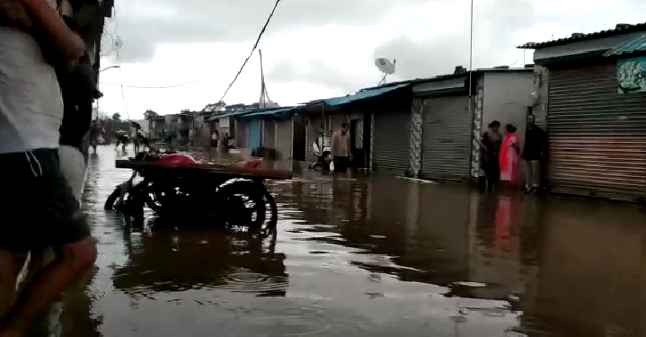 मुंबई पालघर वसई मैं चक्रवर्ती तूफान का छाया कहर .