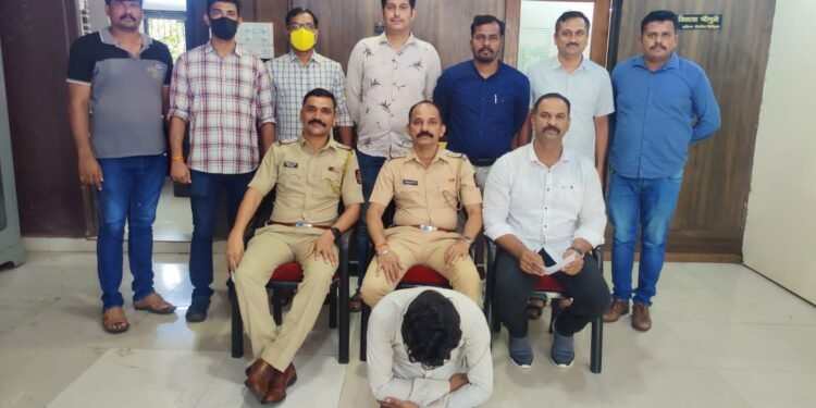 हत्या कर फरार आरोपी को वालीव पुलिस ने दिल्ली से गिरफ्तार कर लिया.