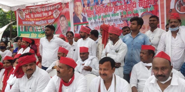 कौशांबी जिला के तीनों तहसीलों में स्वर्गीय जनेश्वर मिश्र की जन्म जयंती के उपलक्ष्य में सपा कार्यकर्ताओं ने साइकिल रैली निकाली.