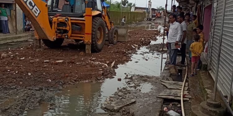 पालघर वसई ईस्ट भोइडापाड़ा कलीचा पाड़ा की रोड इतनी खराब.