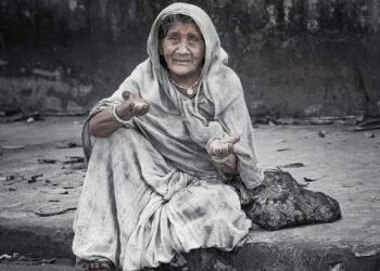 न्याय के लिए दर-दर भटक रही महिला पहुंची सीओ चायल की शरण में.