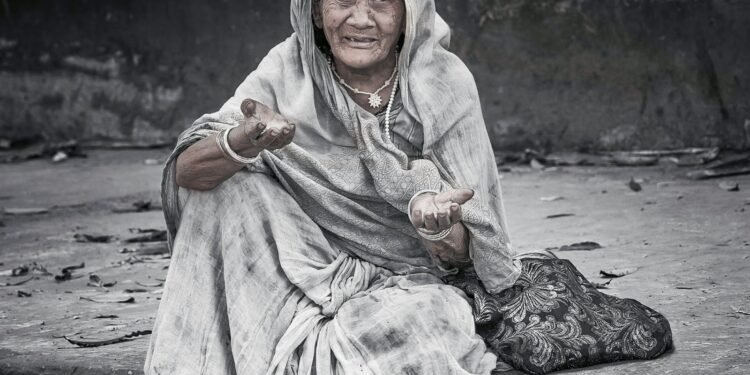 न्याय के लिए दर-दर भटक रही महिला पहुंची सीओ चायल की शरण में.