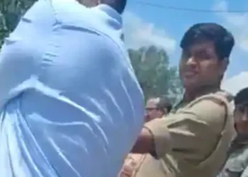 20 हजार रिश्वत लेते दारोगा-सिपाही गिरफ्तार