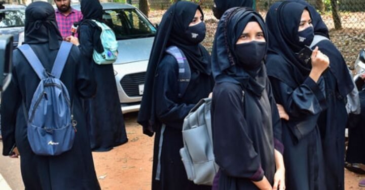 हिजाब मामले पर सुप्रीम कोर्ट में कल होगी सुनवाई