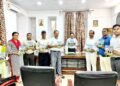 प्राचार्य ने कहा कि महाविद्यालय के प्रत्येक विद्यार्थी अपने रचनात्मक अभिव्यक्ति से पुष्प की भांति खिले और पल्लवित हो।
