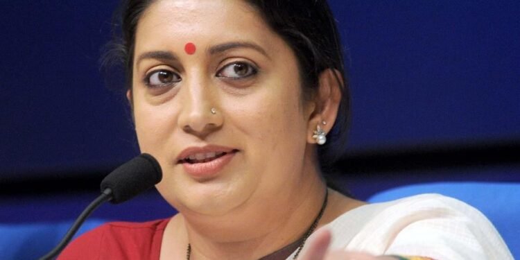 स्मृति ईरानी आज दो दिवसीय दौरे पर पहुंचेंगी अमेठी