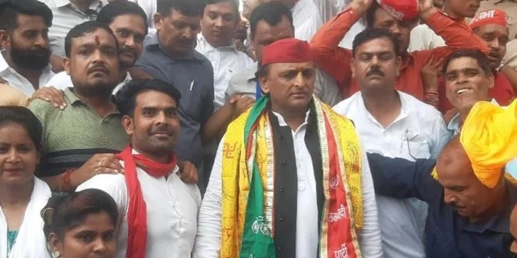 अखिलेश: हर जिले में डालेंगे डेरा, बिना चुनाव विभिन्न जिलों में तीन दिन तक जनसभा कर दिया नया संदेश