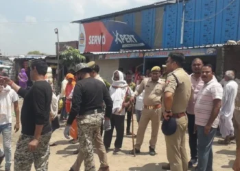 वाराणसी में अवैध बस स्टैंड पर छापा