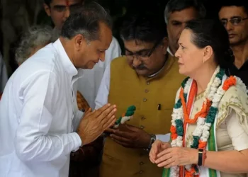 कांग्रेस क्या राजस्थान में अपने पैर पर ही मार रही है कुल्हाड़ी?