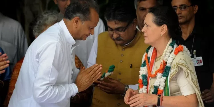 कांग्रेस क्या राजस्थान में अपने पैर पर ही मार रही है कुल्हाड़ी?