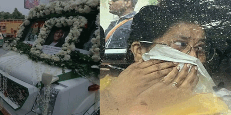 Raju Srivastav Funeral: पंचतत्व में विलीन हुए राजू श्रीवास्तव, नम आंखों से परिजनों ने दी आखिरी विदाई
