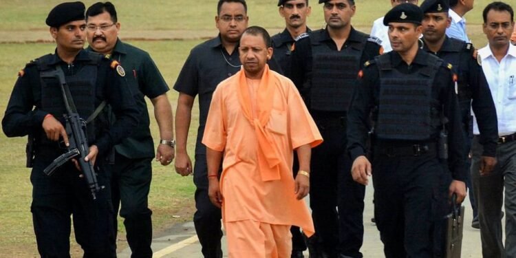 मुख्यमंत्री योगी ने अफसरों पर लिया एक्शन