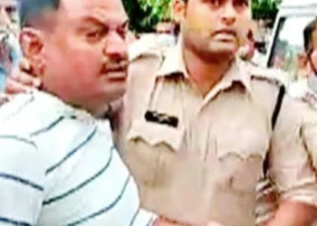 विकास दुबे की मदद करने वाले पुलिसकर्मियाें पर एक्शन, वापस लिया गया अब तक का इंक्रीमेंट और प्रमोशन