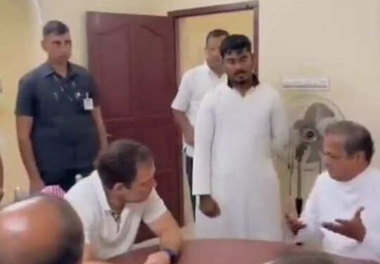 यीशु ही असली गॉड, राहुल गांधी को यह बात समझा रहे पादरी जा चुके हैं जेल, जानें क्यों उठ रही उंगली