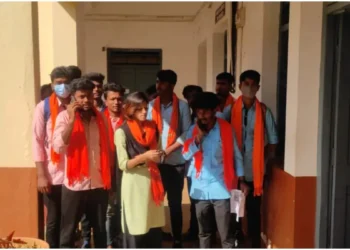 भगवा गमछा पहनना जानबूझकर धर्म का प्रदर्शन करना’, हिजाब बैन पर SC में दूसरे दिन भी जोरदार बहस