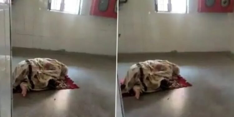 महिला ने अस्पताल में नमाज पढ़ी, FIR का हल्ला मचा, पुलिस बोली- अपराध नहीं