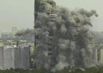 जिस कंपनी ने किया ट्विन टावर धवस्त, नोएडा पुलिस उससे क्यों मांग रही 64 लाख रुपये?