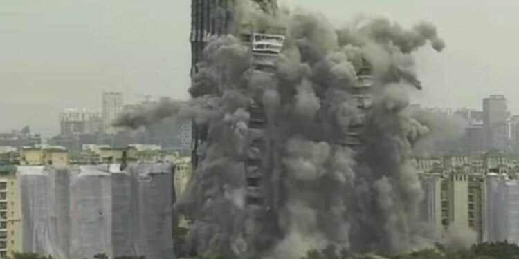 जिस कंपनी ने किया ट्विन टावर धवस्त, नोएडा पुलिस उससे क्यों मांग रही 64 लाख रुपये?