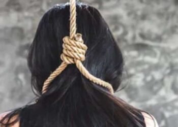Uttar Pradesh News: मां ने फोन पर बात करने से किया मना, बेटी ने फांसी लगाकर की आत्महत्या