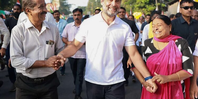 Bharat Jodo Yatra: तेलंगाना पहुंची कांग्रेस की ‘भारत जोड़ो यात्रा’, राहुल गांधी का हुआ जोरदार स्वागत