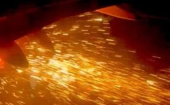 इंडिगो फ्लाइट के इंजन में लगी आग, दिल्ली एयरपोर्ट पर इमरजेंसी लैंडिंग, यात्री सुरक्षित