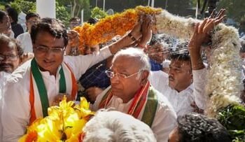 खरगे की ताजपोशी आज, क्या इन चुनौतियों में घिरी कांग्रेस को निकाल पाएंगे बाहर?