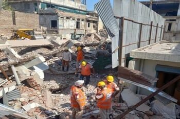 Gurugram: गुरुग्राम में गिरी पुरानी इमारत, मलबे में दबे चार मजदूर, दो को सुरक्षित निकाला बाहर, एक की मौत